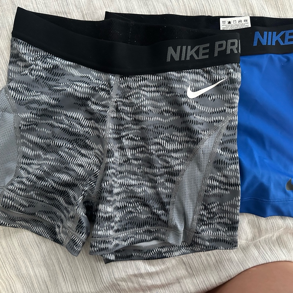 Women’s Nike Pro Spandex Shorts - size small